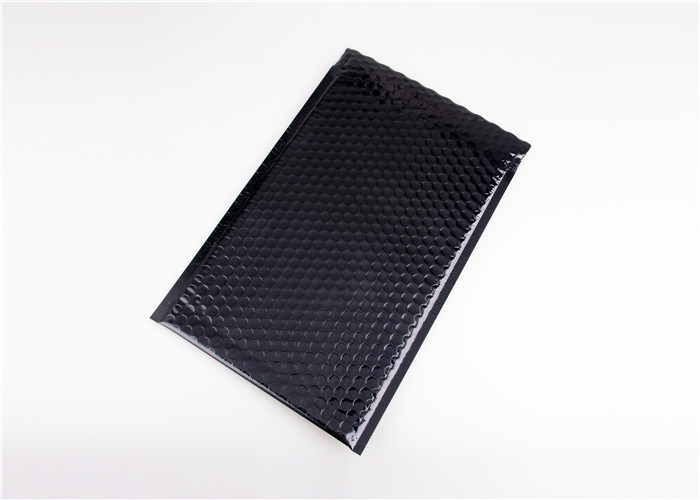 Durable Black Metallic Bubble Mailers Biodegradable Waterproof For Shipping