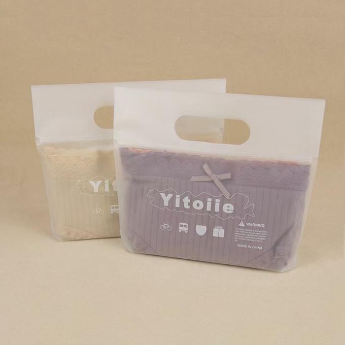 Custom Printing Eco-Friendly Resealable Plastic Ziplock Bags With Handle For Clothes Packaging Bag 4